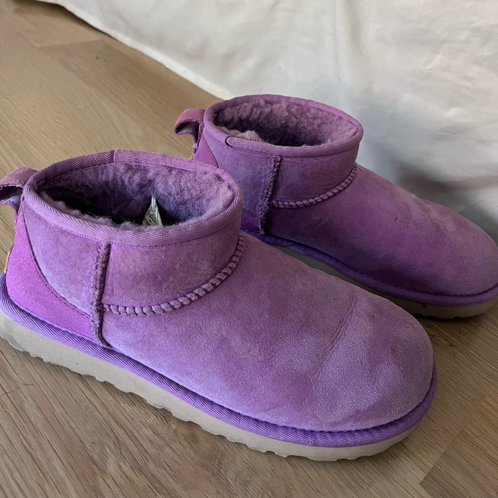Ultra mini Ugg boots in purple size 8